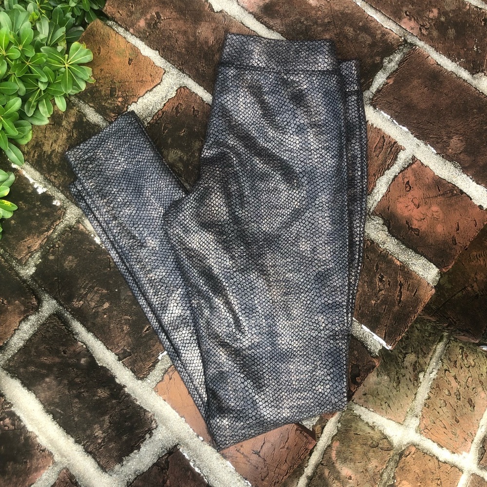 Paniz snakeskin metallic leggings size small - Picture 4 of 6